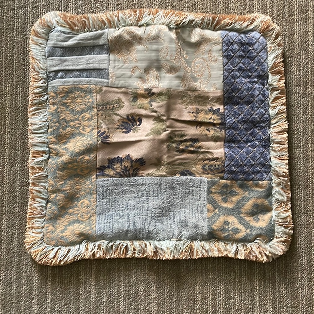 GUC Pillow cover 17”x17”. Machine washable